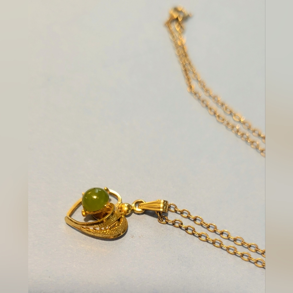 Lovely Vintage Child's Necklace marked 1/20 12k GF with Jade Stone